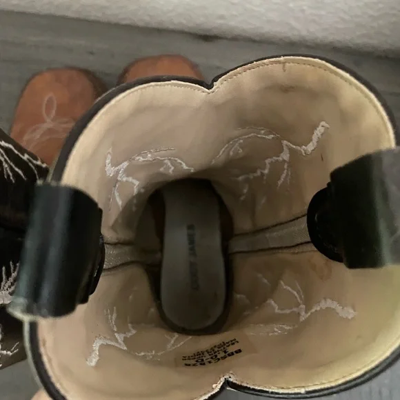 Cody James Black and Brown Western Cowboy Boots - Picture 6 of 9